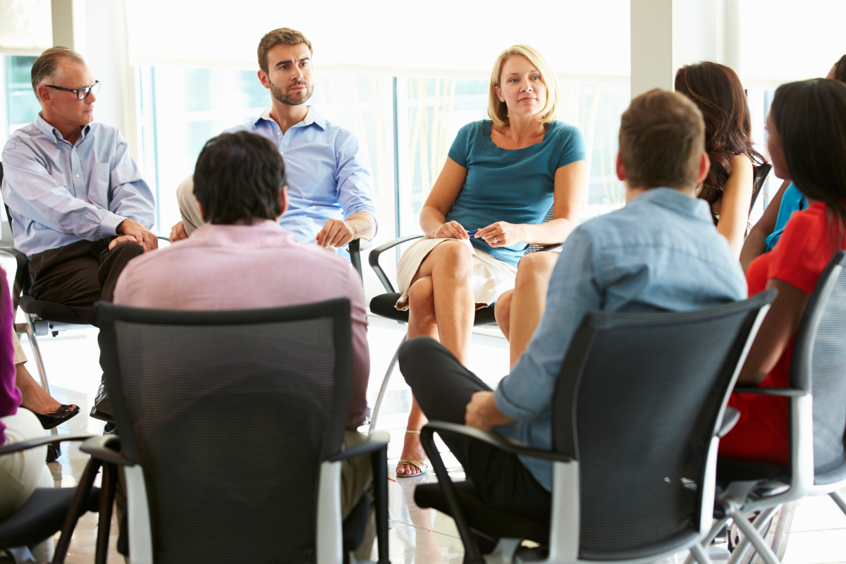 What is a peer advisory group and its benefits?